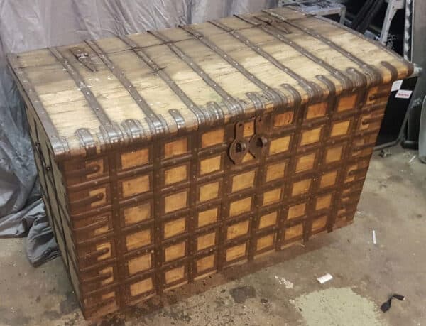 Schatkist huren (echt oud hout)