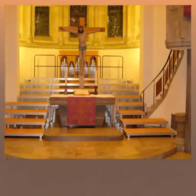 Tribune voor in de kerk